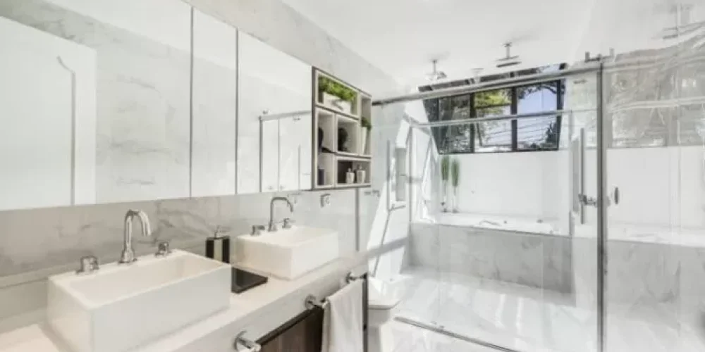 capa-banheiros-aline-la-let2620-768x519-2748b2c0-oynfwurk6ziv87smabq5oez34mndxdyl1d3nufr7og.jpg-1